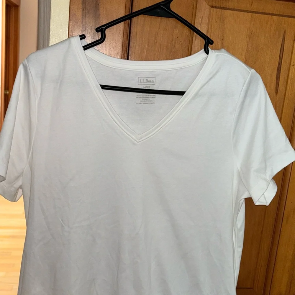 NWOT L.L. Bean 100% Supima cotton V-neck short sleeve T-shirt, size L White - Picture 2 of 10